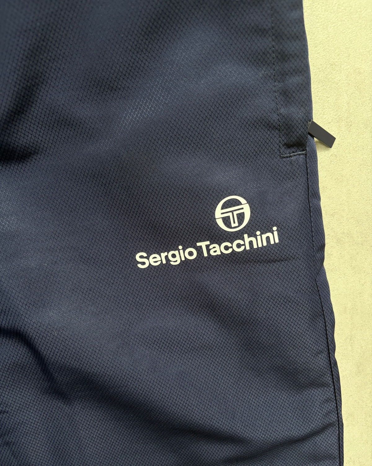 Sergio Tacchini Trainingshose Navy-Grün mit Seitenstreifen Größe M – Detail