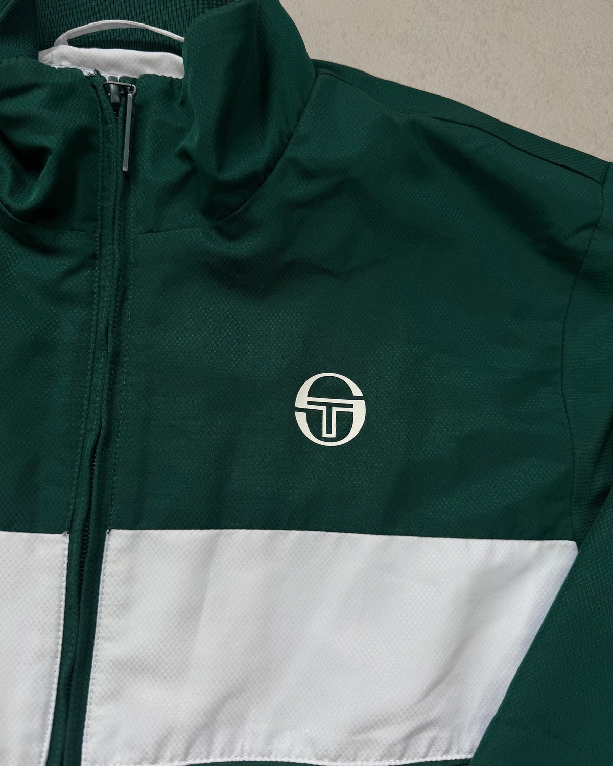 Sergio Tacchini Trainingsjacke Dunkelgrün-Weiß Größe M – Detail