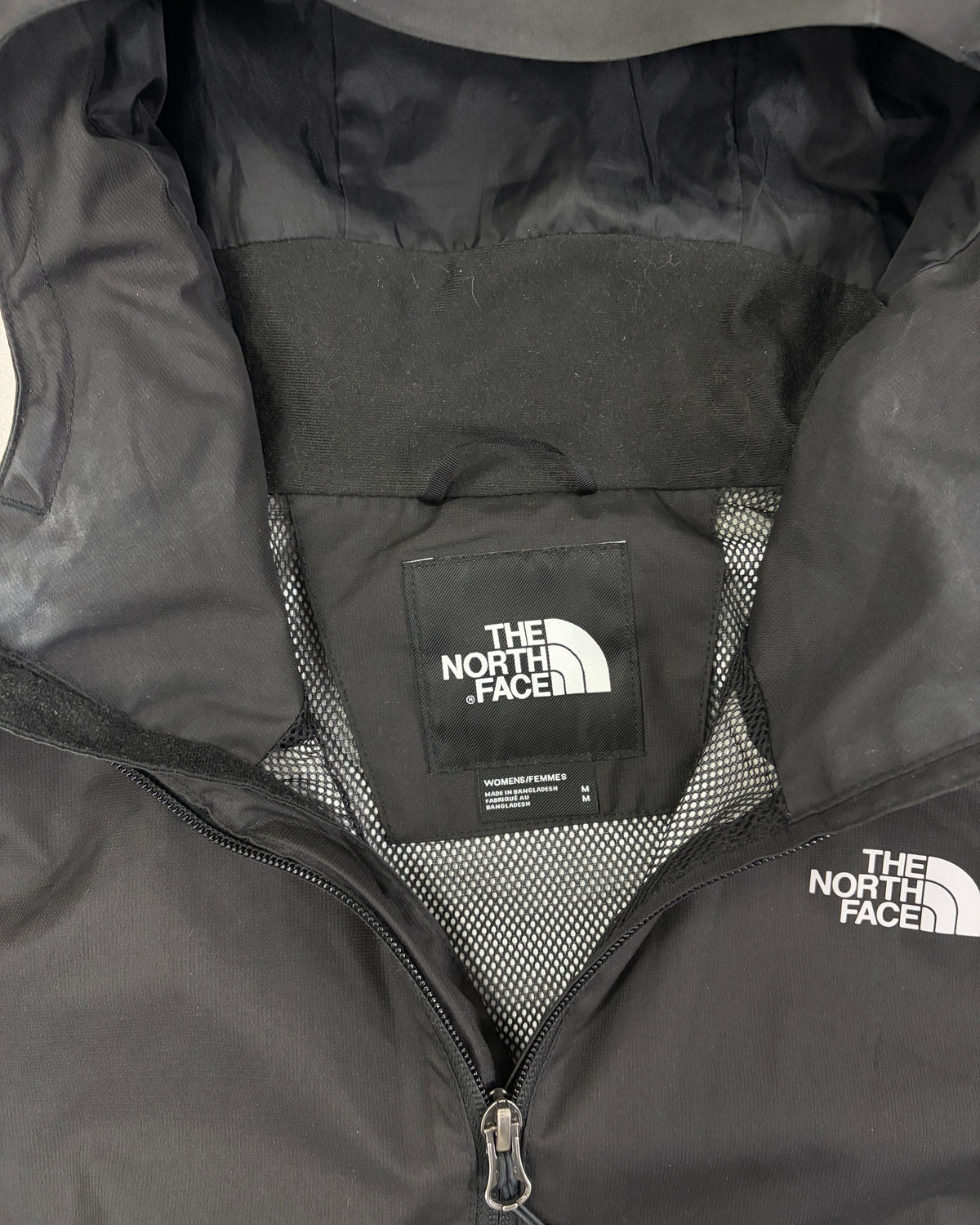 The North Face Damen Kapuzenjacke Schwarz Größe M – Etikett